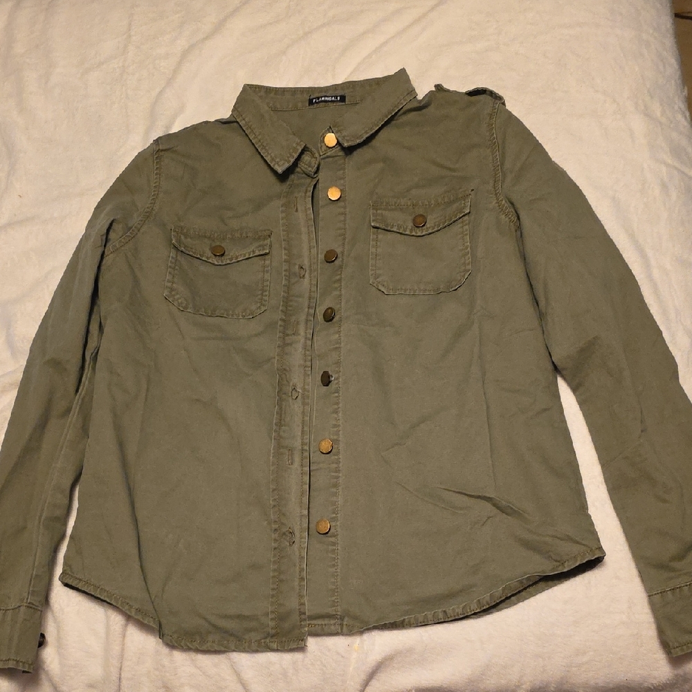 Casual Olive Green Flamingals Button-Up Shirt with Gold Accents. Size M